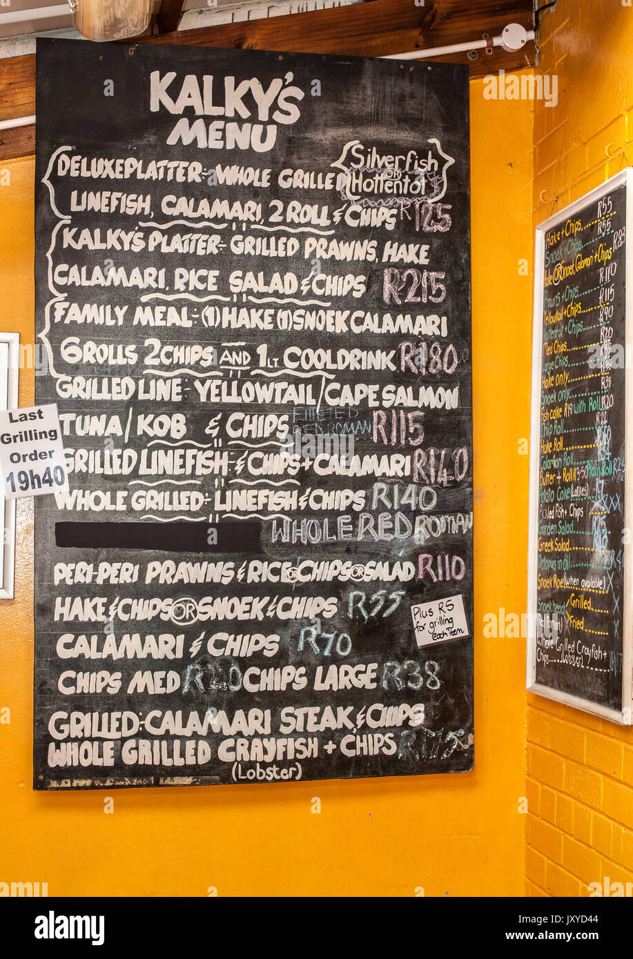 Menü von Kalky's Fish und Chips Restaurant in Kalk Bay, Kapstadt Stockfoto