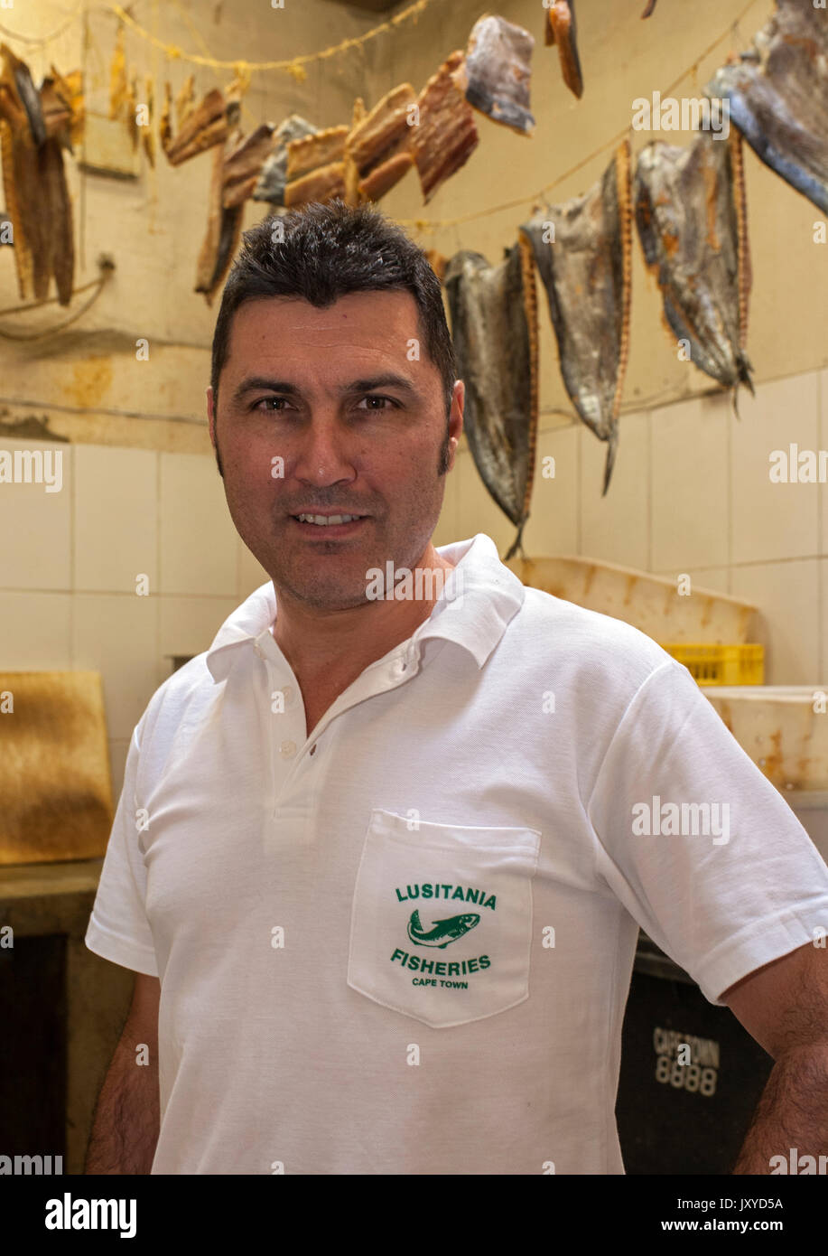 João de Freitas, Inhaber der Lusitania Fischerei in Kapstadt. Stockfoto