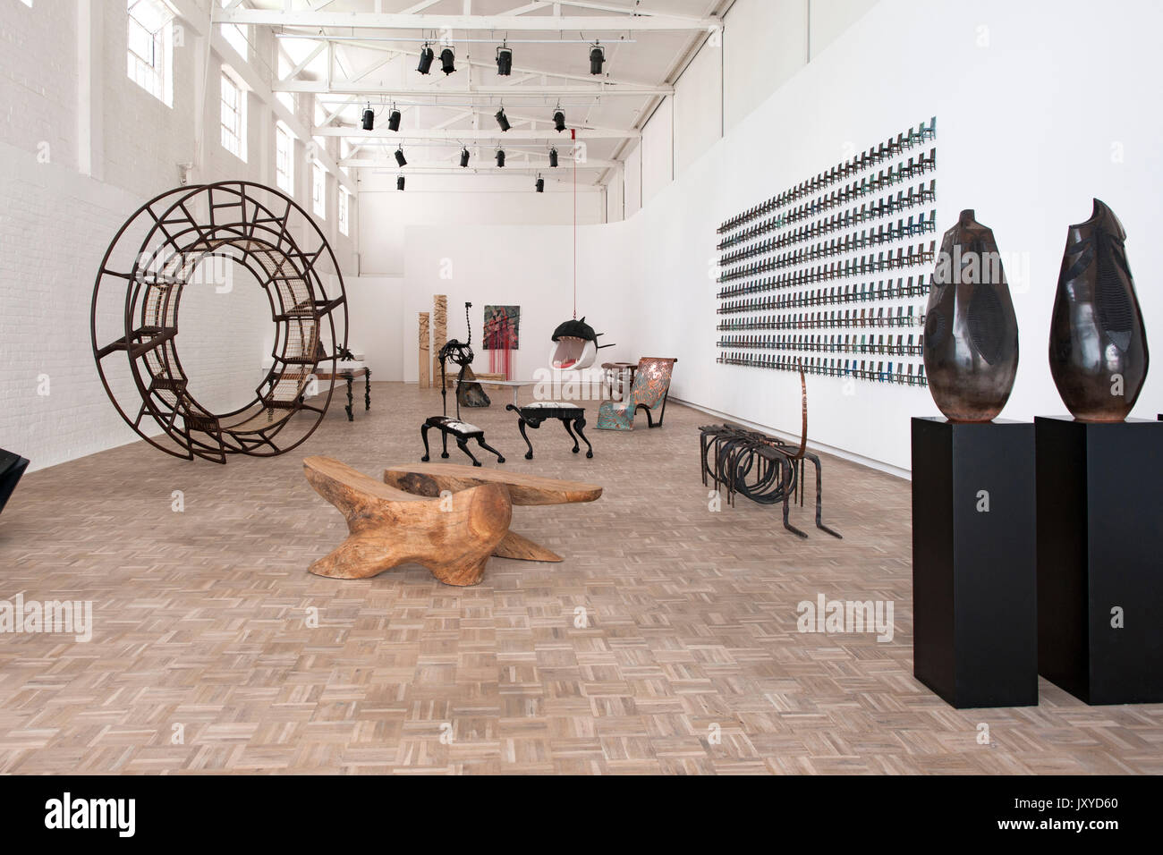 Innenraum der Südlichen Gilde Galerie in Woodstock in Kapstadt. Stockfoto