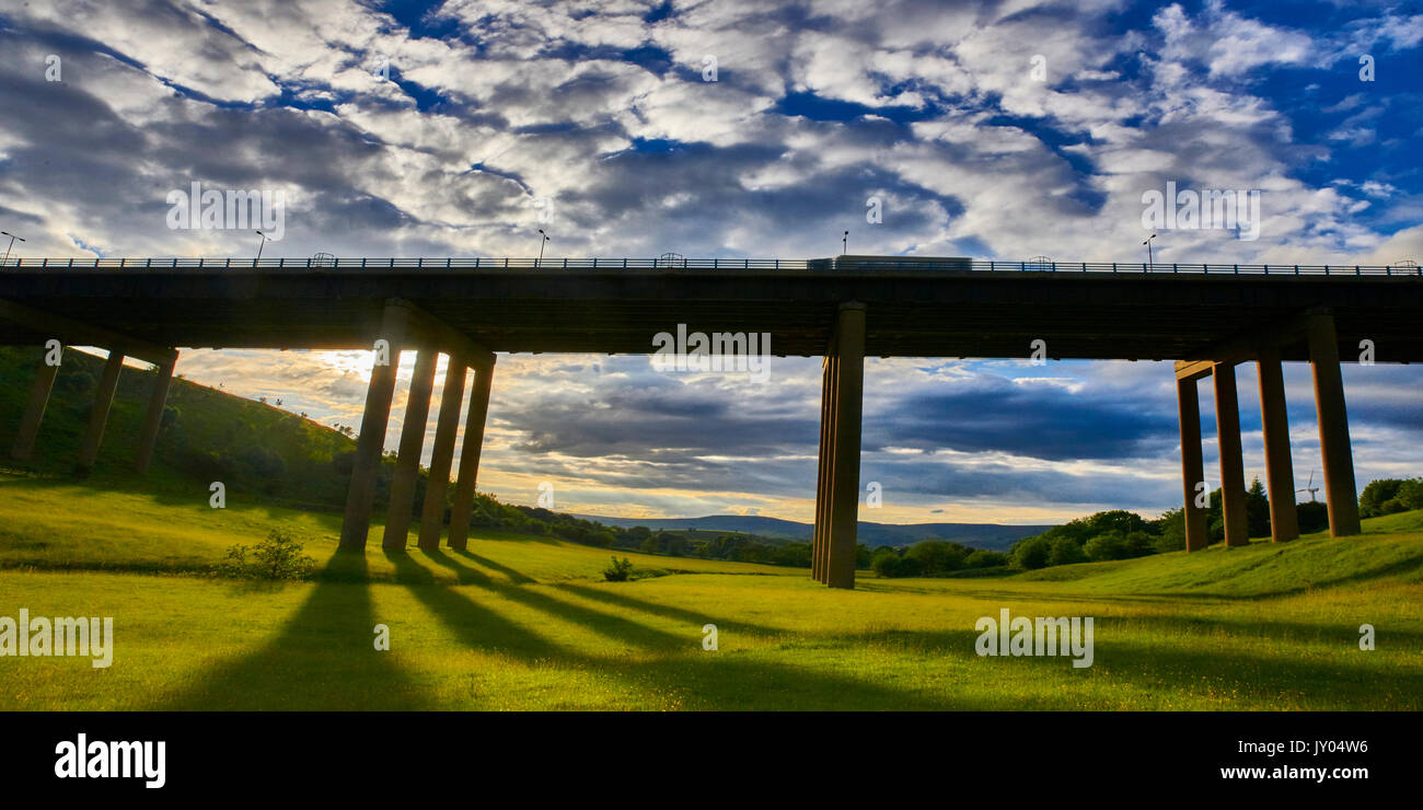 Viaduct motorway Fotos und Bildmaterial in hoher Auflösung Alamy