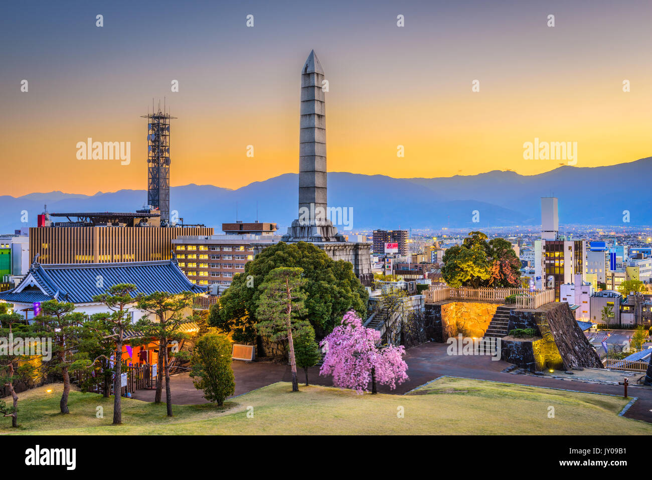 Kofu, Yamanashi, Japan downtown Stadtbild und Denkmal Turm. Stockfoto
