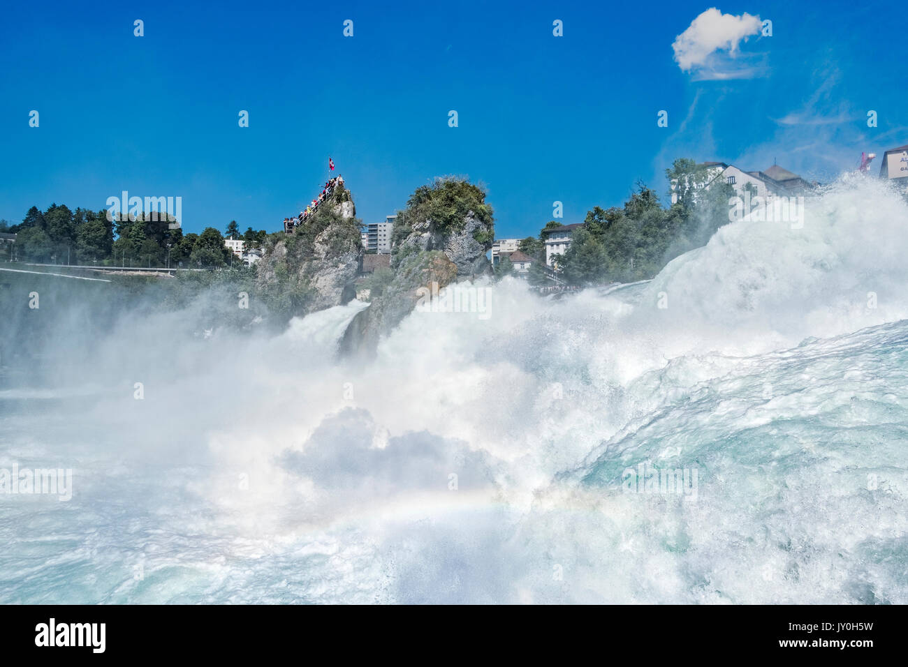 Angesichts der riesigen Wasserfall Rheinfall in der Schweiz ist einer der größten Wasserfälle Europas Stockfoto