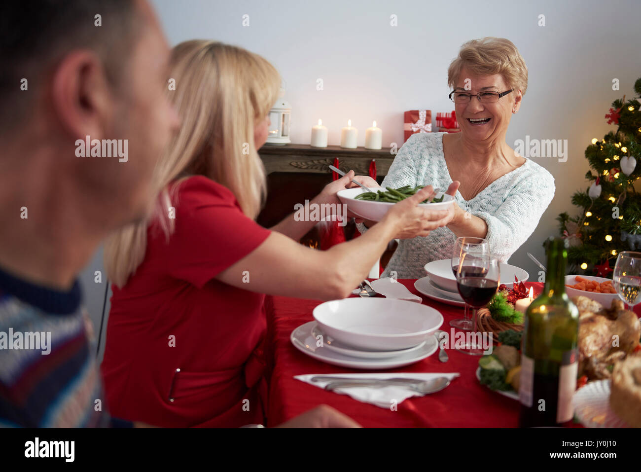 Heiligabend serviert von Großmutter Stockfoto