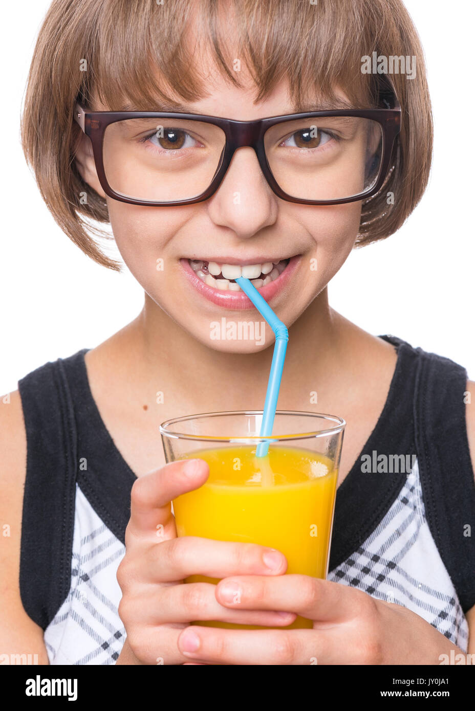 Mädchen mit Glas Orangensaft Stockfoto