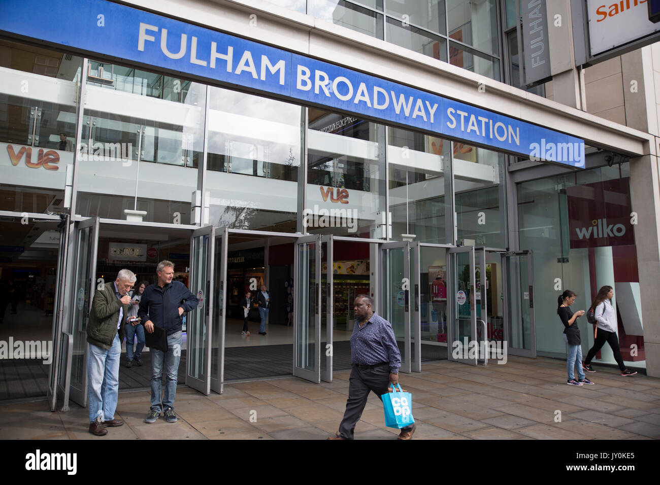 Die U-Bahnstation Fulham Broadway Eingang und Zeichen Stockfoto