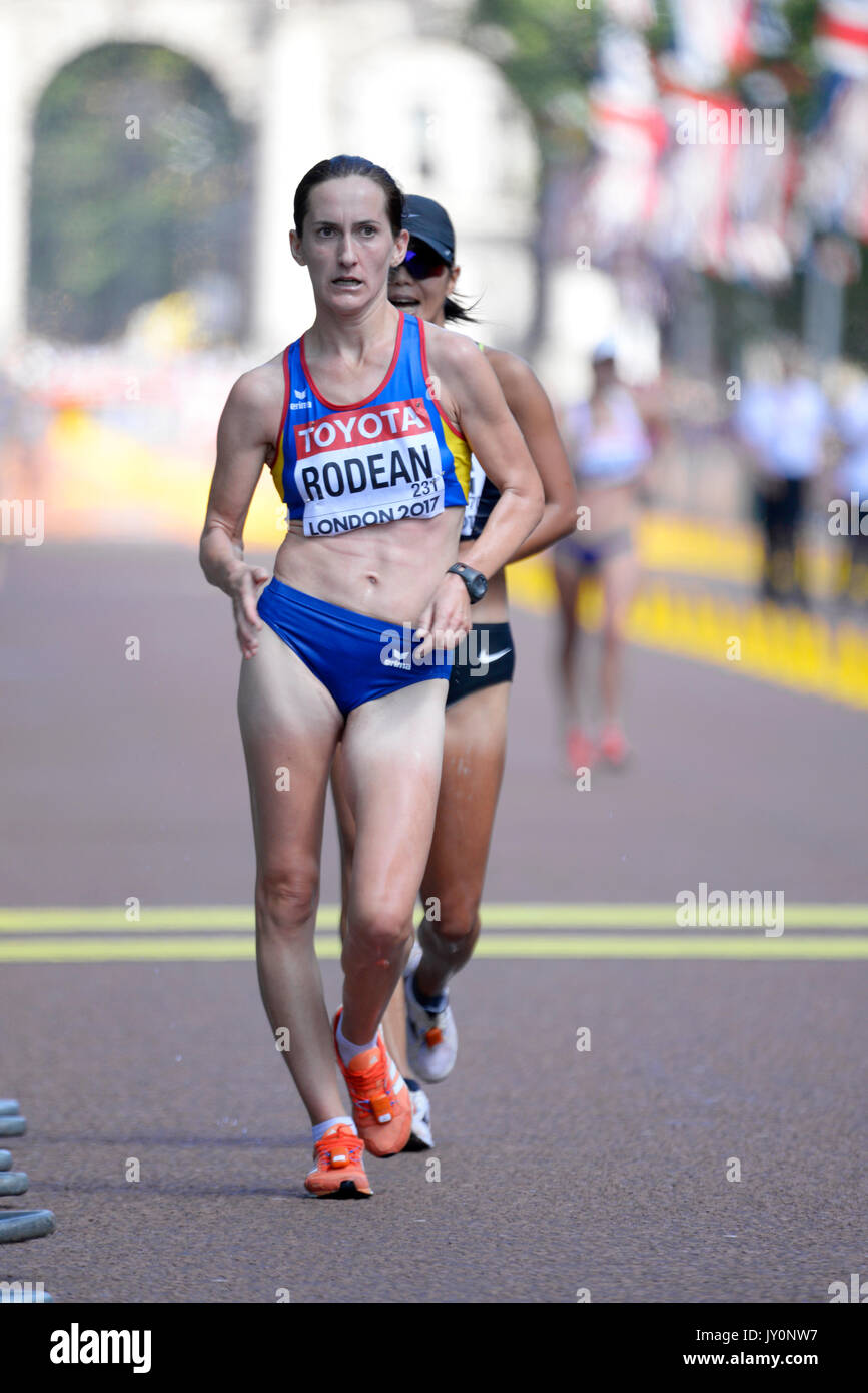 ANA Veronica Rodean aus Rumänien tritt an der IAAF Leichtathletik-Weltmeisterschaft 20 km Walk in der Mall in London an Stockfoto
