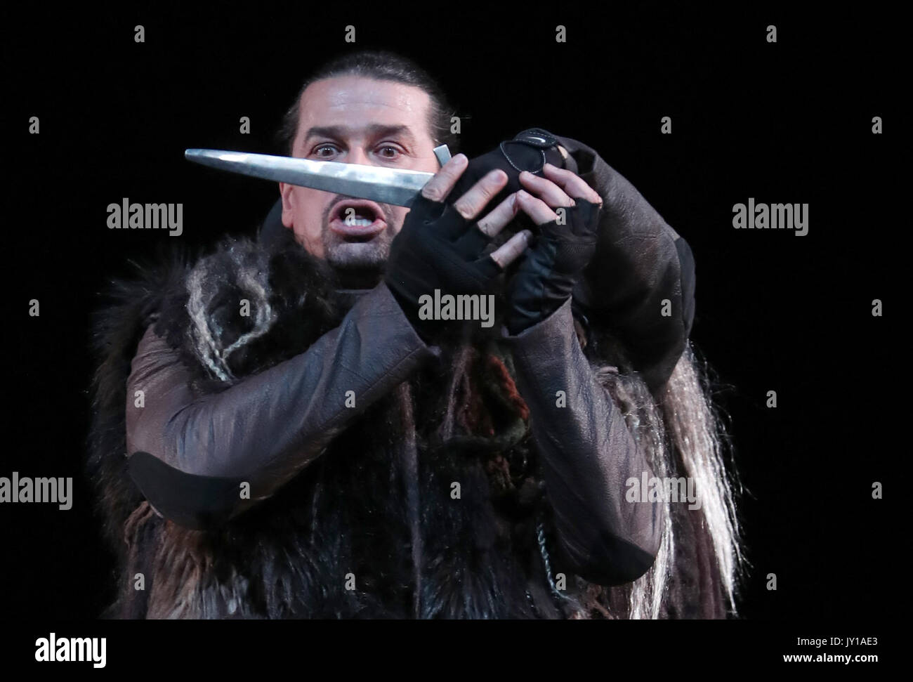 Dalibor Jenis wie Macbeth auf der Bühne des Festspielhauses in Verdis Opern dunkel Thriller Macbeth während des Edinburgh International Festival 2017. Stockfoto