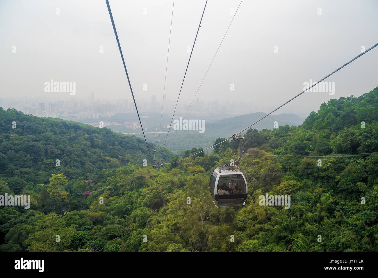 Stadtbild Blick von der Seilbahn in Bayun Berg Guangzhou, China Stockfoto