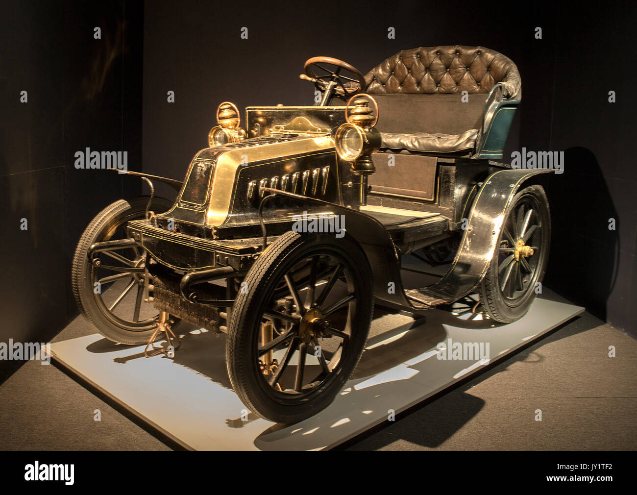 Ein darracq 8 HP 785cc 1-Zylinder in der Louwman Museum, Den Haag, Niederlande Stockfoto