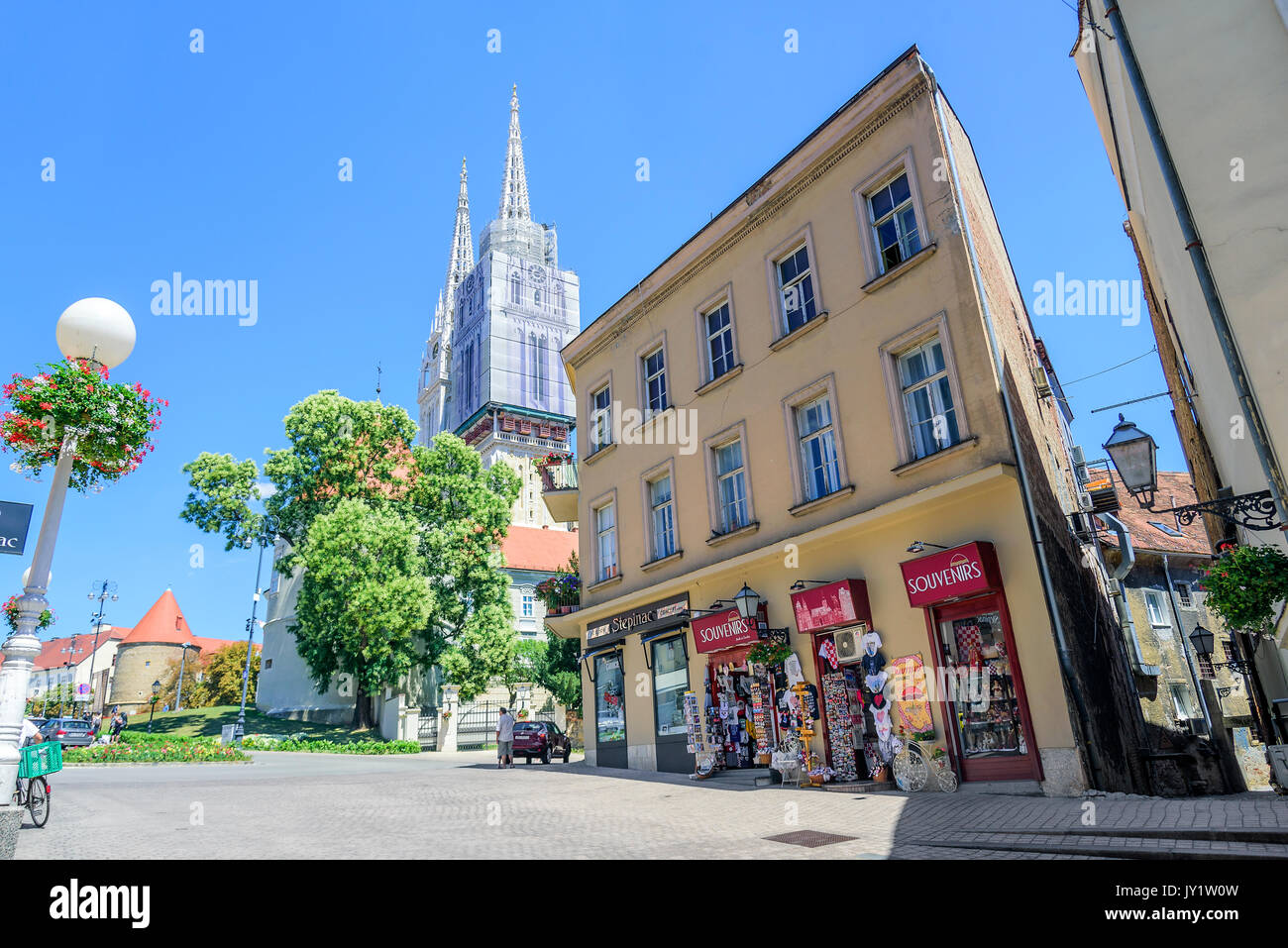 Die Straße von Tome Bakaca führt zur Kathedrale von Zagreb. Stockfoto