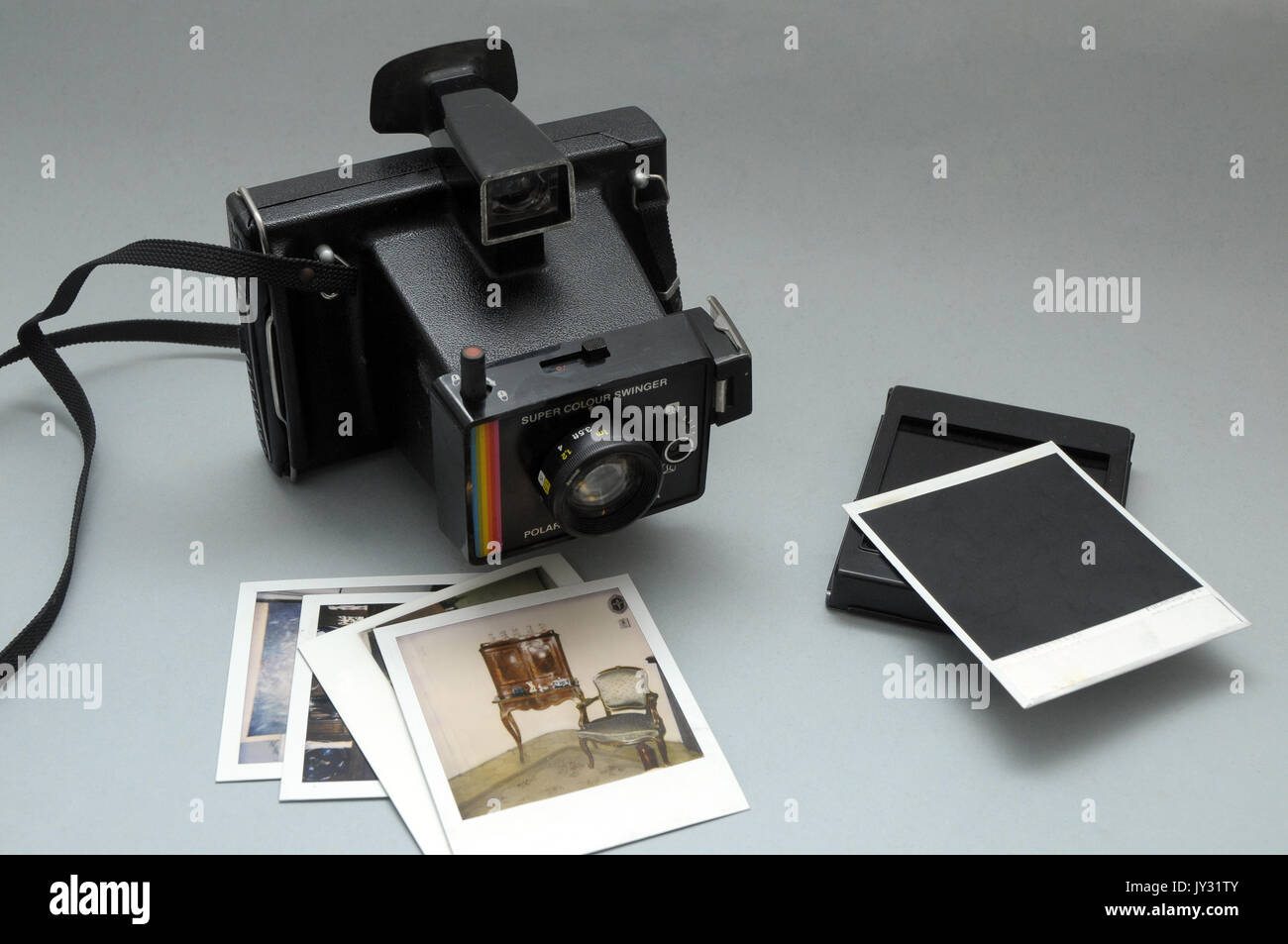 Polaroid Kamera Super Color Swinger Modell Vintage In Sehr Gutem Zustand Und Polartoide Bilder Stockfotografie Alamy