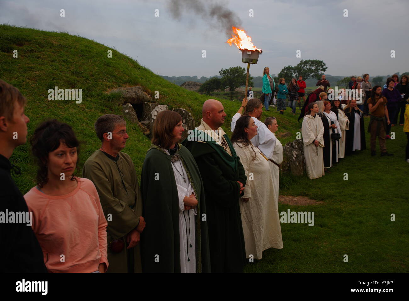 Sommersonnenwende, Bryn Celli Ddu, Anglesey. Stockfoto