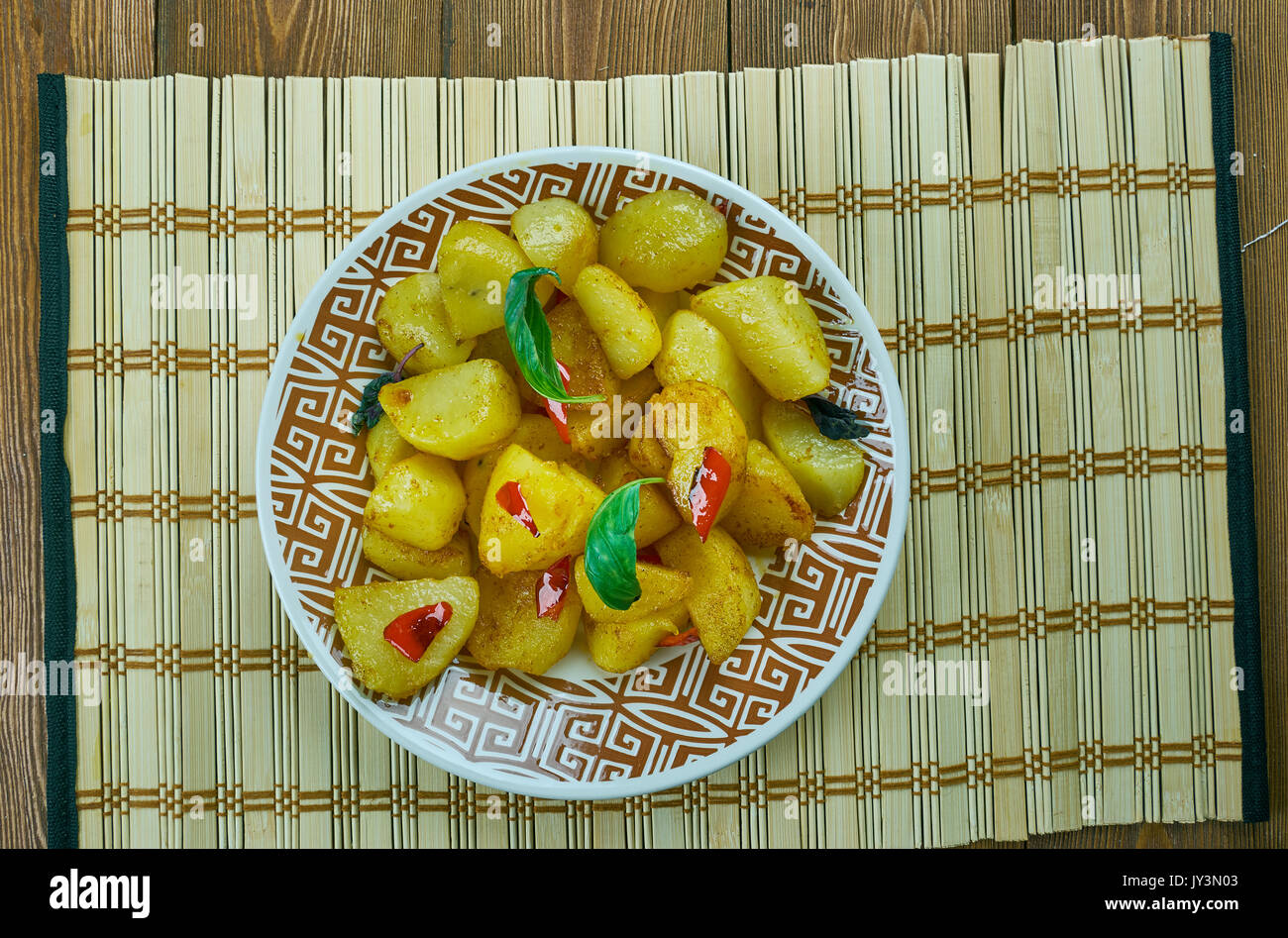 Aloo jerra-indischen Reisgericht mit sautierten Kartoffeln mit Kümmel und grüne Chilis, in der Nähe Stockfoto