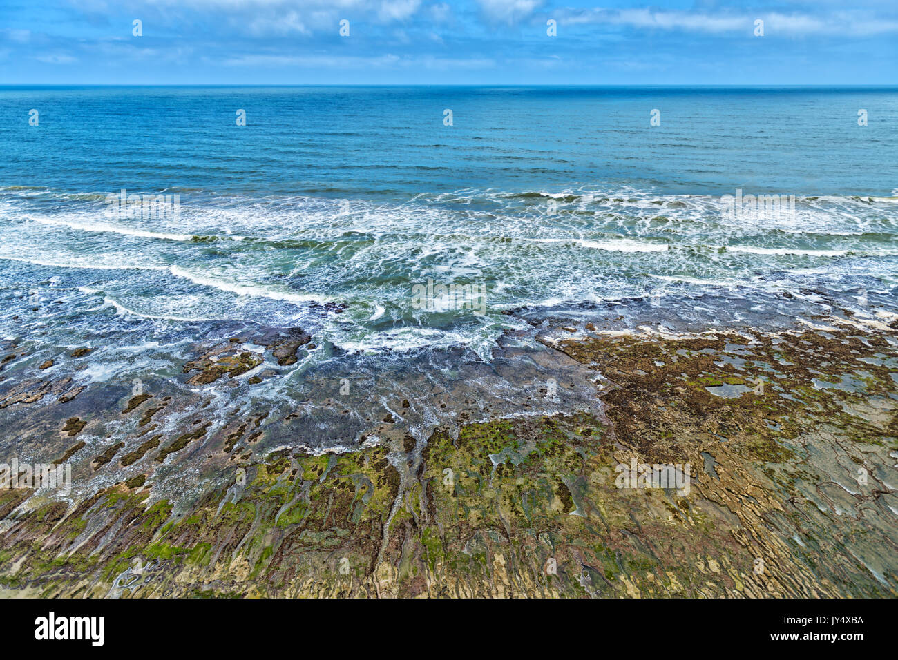 Schönen Meereslandschaft mit bewölkt blauer Himmel. Atlantikküste Marokko. Stockfoto