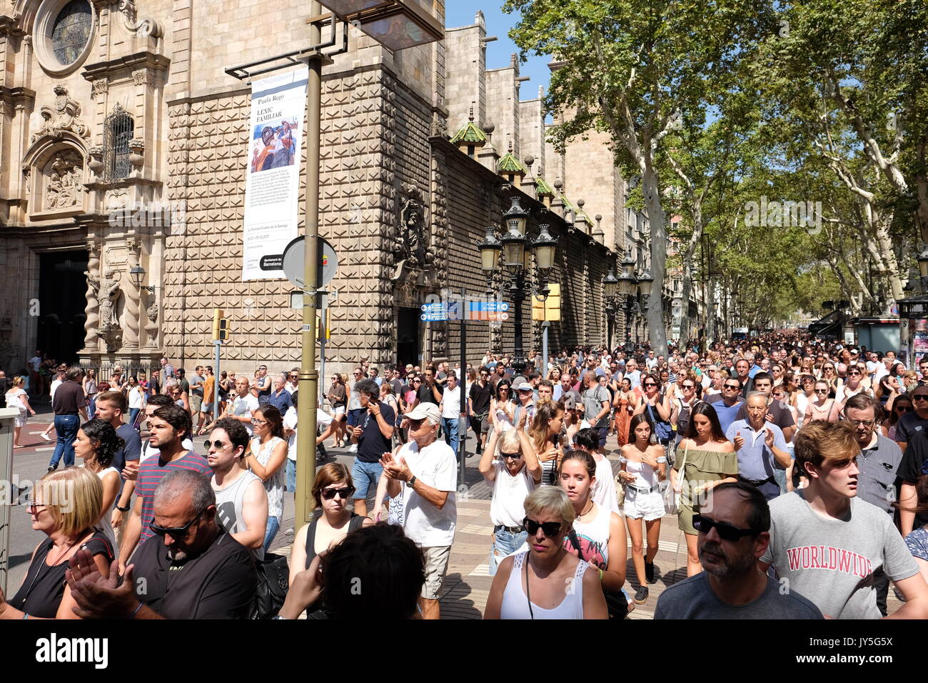 Barcelona, Spanien. 18 Aug, 2017. Demonstration in Barcelona gegen den Terrorismus (18.08.2017) Credit: Victor Turek/Alamy leben Nachrichten Stockfoto