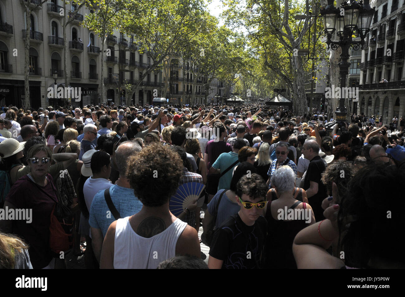Las Ramblas, Barcelona, Spanien. 18. August 2017. Nachwirkungen auf die Ramblas am Tag nach der terroristischen atack in Barcelona. Credit: ROSMI DUASO/Alamy leben Nachrichten Stockfoto