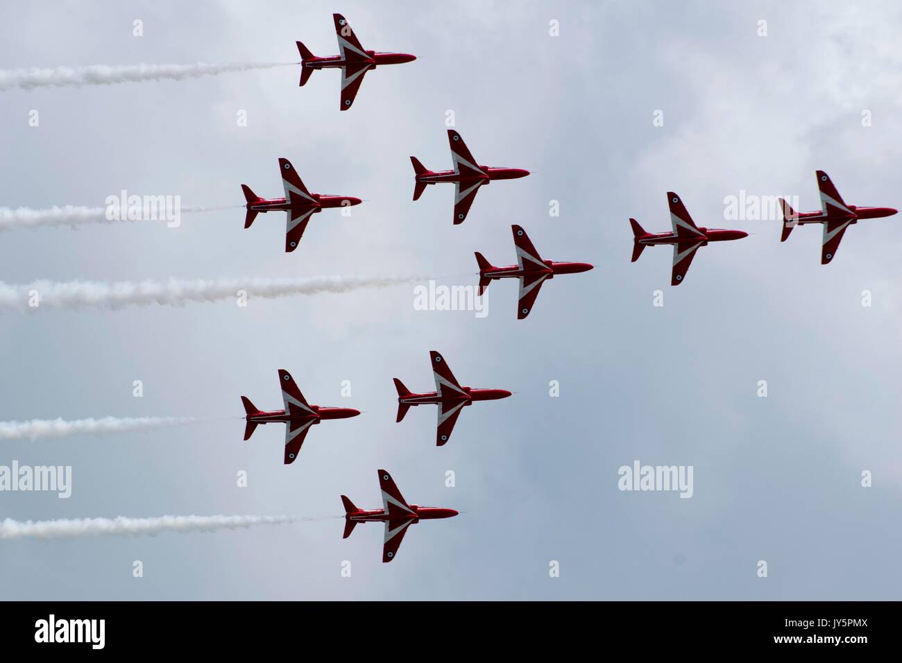 Eastbourne, Großbritannien. 18 Aug, 2017. Rote Pfeile bei Airbourne 2017 Credit: Andrew Shawcross/Alamy leben Nachrichten Stockfoto