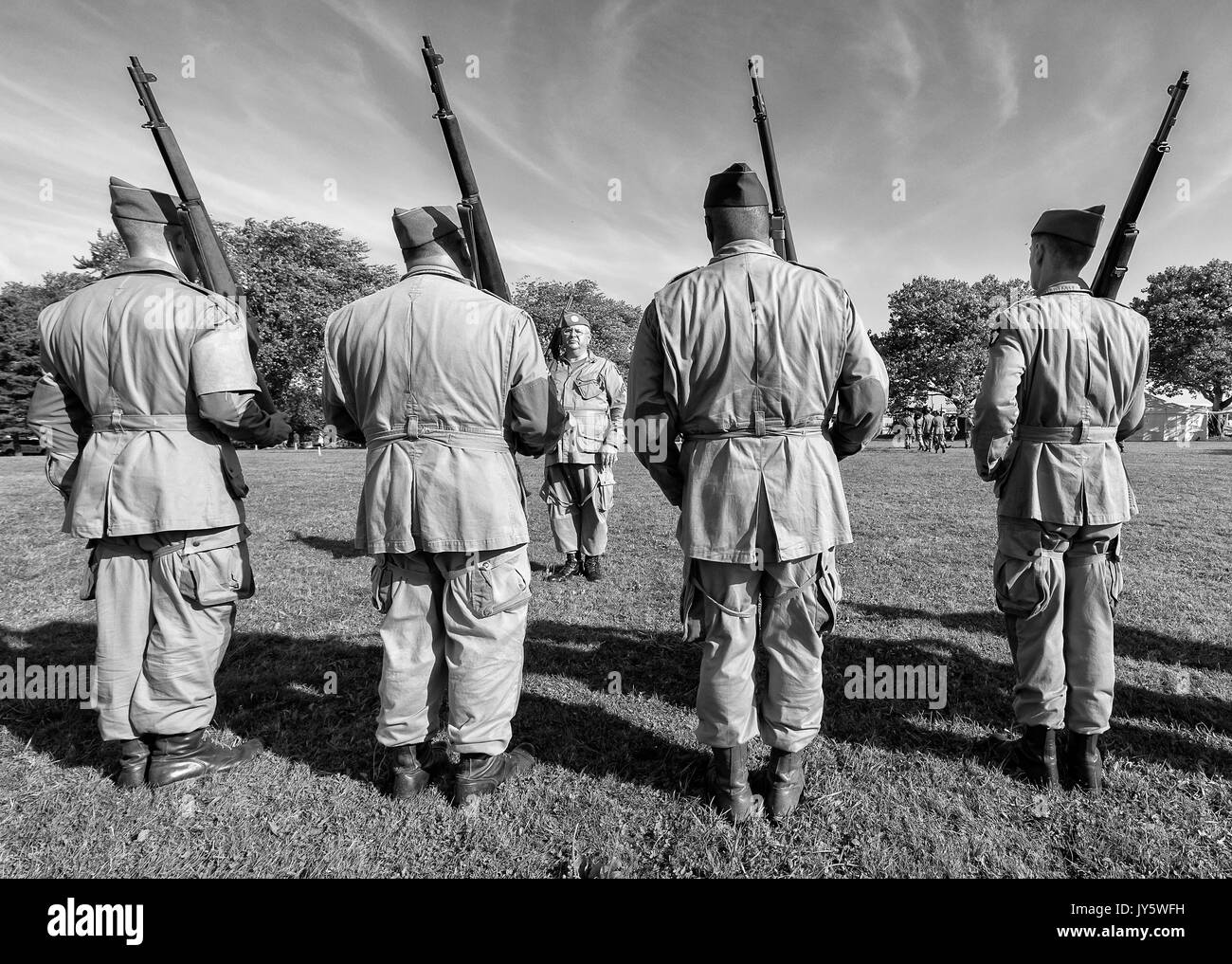 August 18, 2017 - Conneaut, Ohio, USA - Hunderte von militärischen Re-enactors versammeln sich jedes Jahr in dieser Stadt am Erie See zu unterhalten und Aufklärung der Öffentlichkeit über den Zweiten Weltkrieg europäische Theater der Operationen und die Invasion in der Normandie am 6. Juni 1944. (Bild: © Brian Cahn über ZUMA Draht) Stockfoto