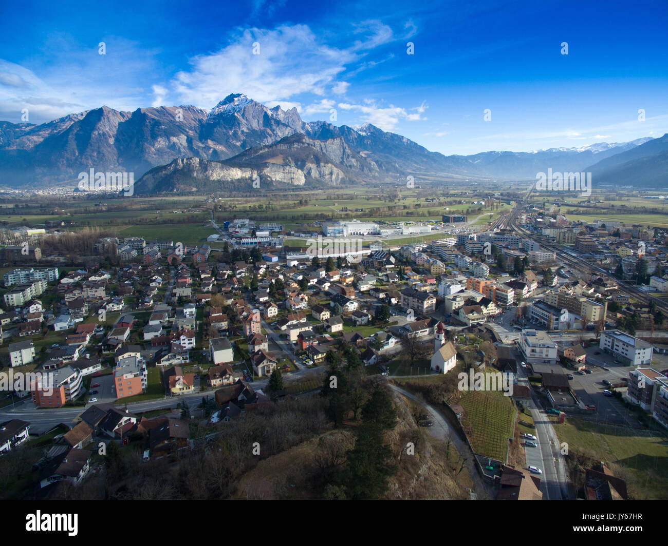 Luftaufnahme Sargans incl. Kirche *** Local Caption *** Sargans, Kirche