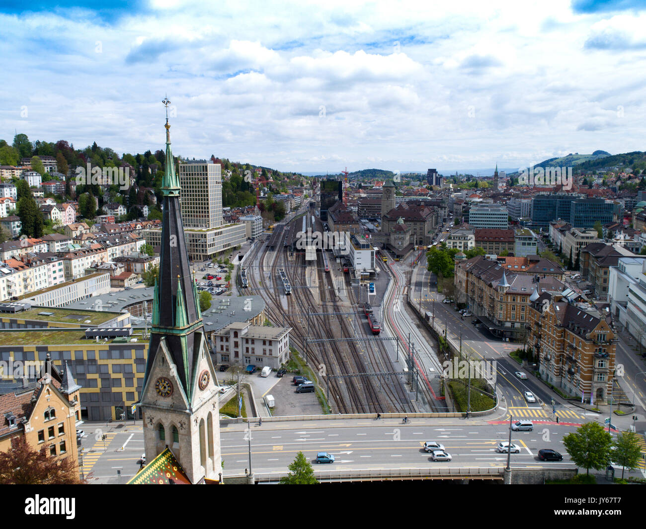 Luftaufnahme der St. Leonhardskirche in St. Gallen *** Local Caption *** St. Gallen, City, Downtown, Sankt Gallen, Kirche, Schweiz, Luftbild, aeri Stockfoto