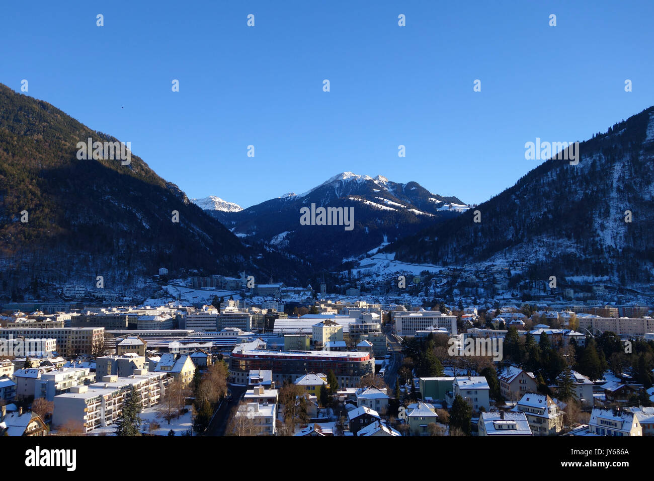 Luftbild der Stadt Chur mit Bahnhof und Altstadt *** Local Caption *** Alpen, Arosa, Aroser Rothorn, Bahnhof, Chur, Kirche, Panorama, Surselva - Stockfoto