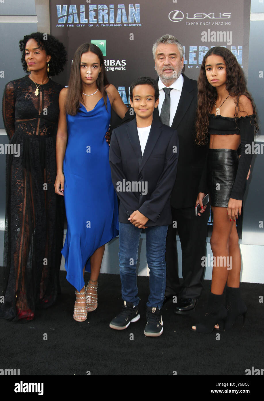 Weltpremiere von "Valerian und die Stadt der tausend Planeten' an der TCL Chinese Theatre - Ankunft mit: Virginie Besson-Silla, Talia Besson, Mao Besson, Luc Besson, Satine Besson Wo: Los Angeles, Kalifornien, Vereinigte Staaten, wenn: 17 Jun 2017 Credit: FayesVision/WENN.com Stockfoto