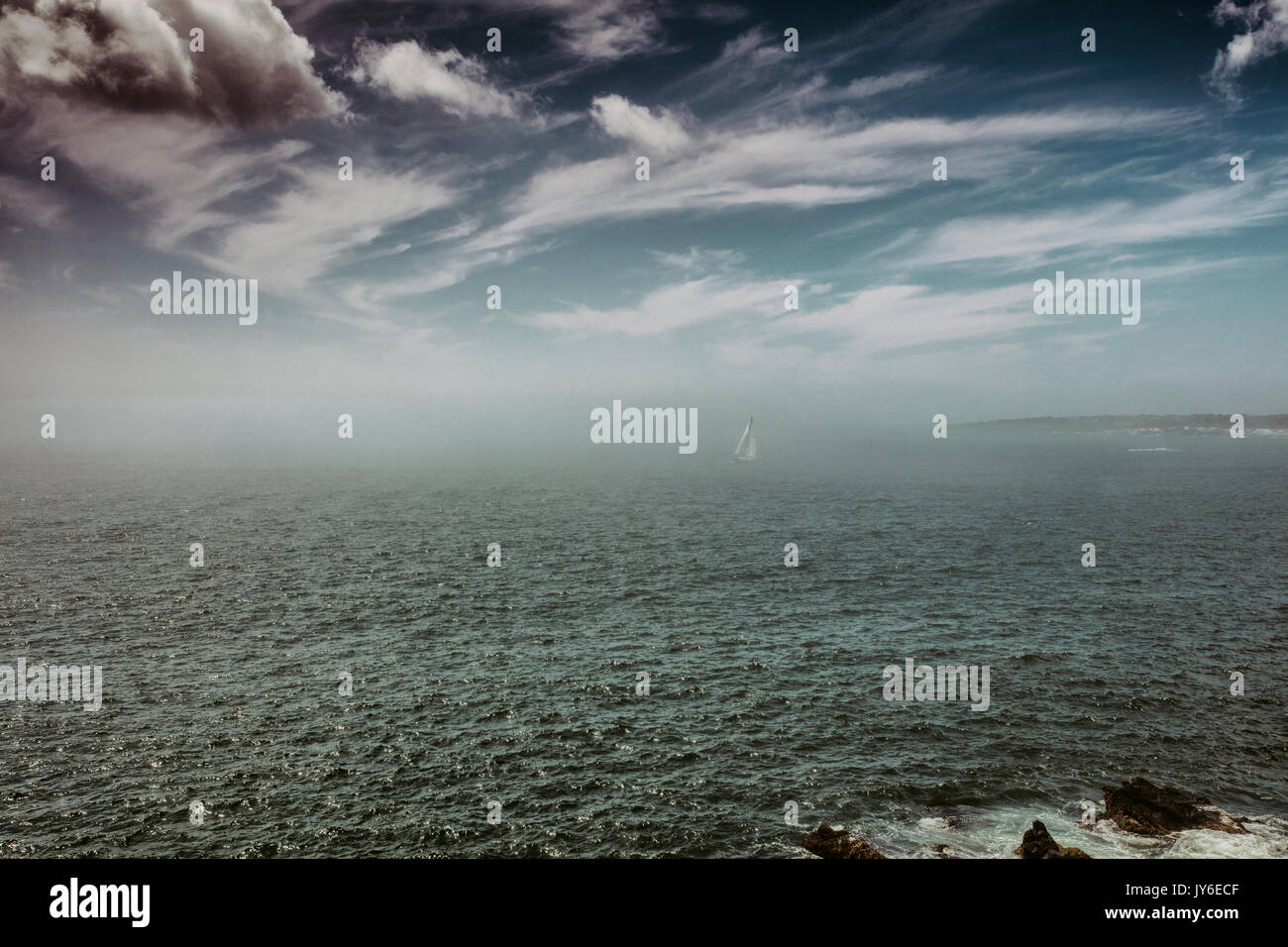 Heben Nebel weg von Fort Wetherill in Jamestown, RI. Stockfoto