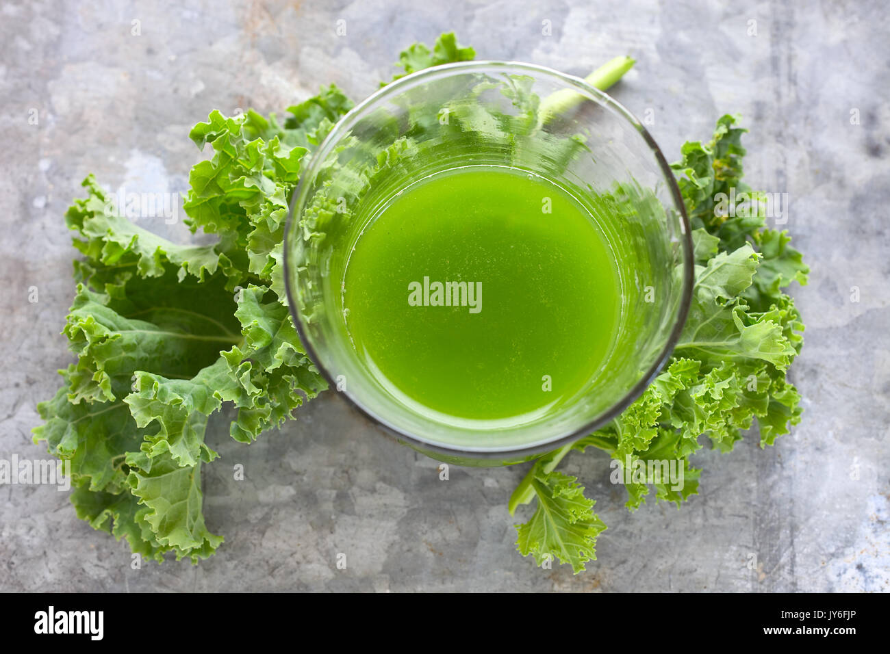 Sehr gesunde Smoothie mit Grünkohl Blätter Stockfoto
