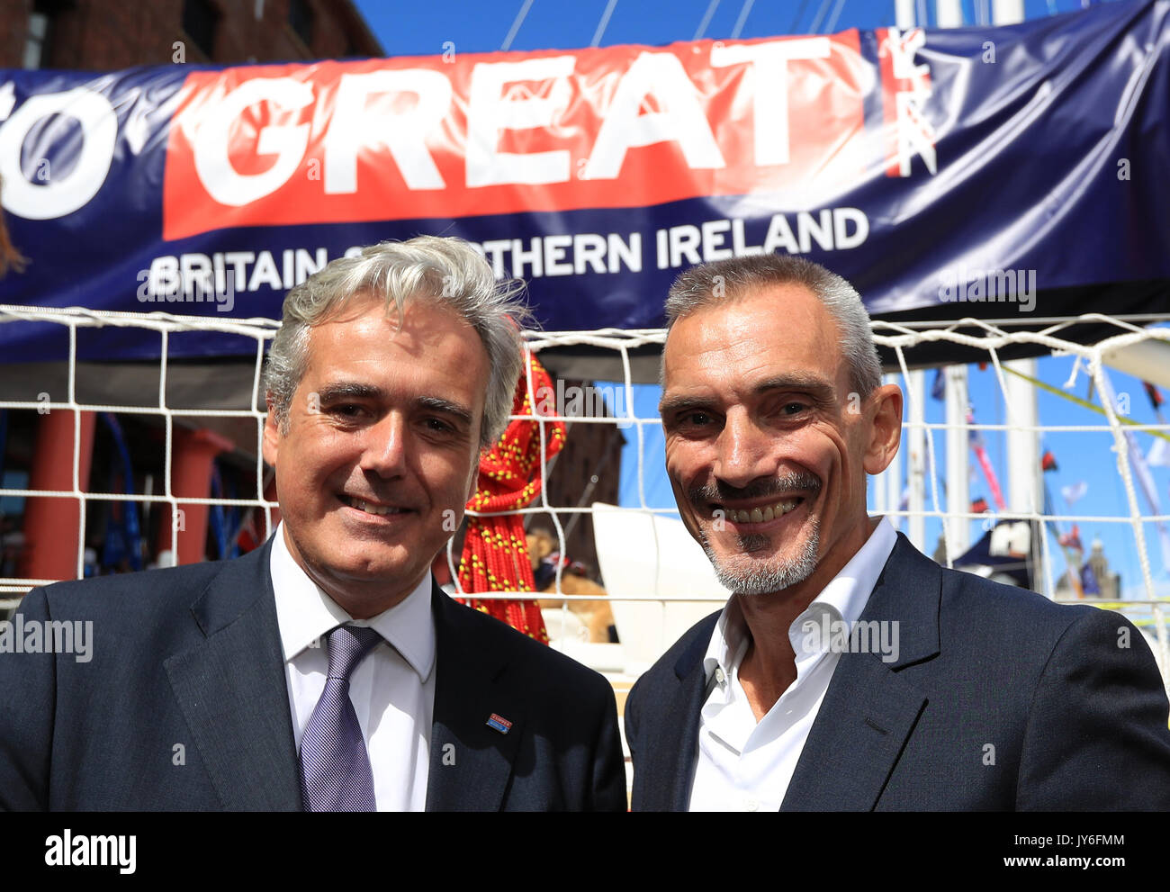 Staatssekretärin für internationale Marke Garnier und Clipper Race CEO William Ward während der taufzeremonie für Willkommen in Großbritannien an den Albert Docks, Liverpool vor diesem Sonntag Start der Clipper Segelregatta rund um die Welt. PRESS ASSOCIATION Foto. Bild Datum: Freitag, August 18, 2017. Photo Credit: Tim Goode/PA-Kabel Stockfoto