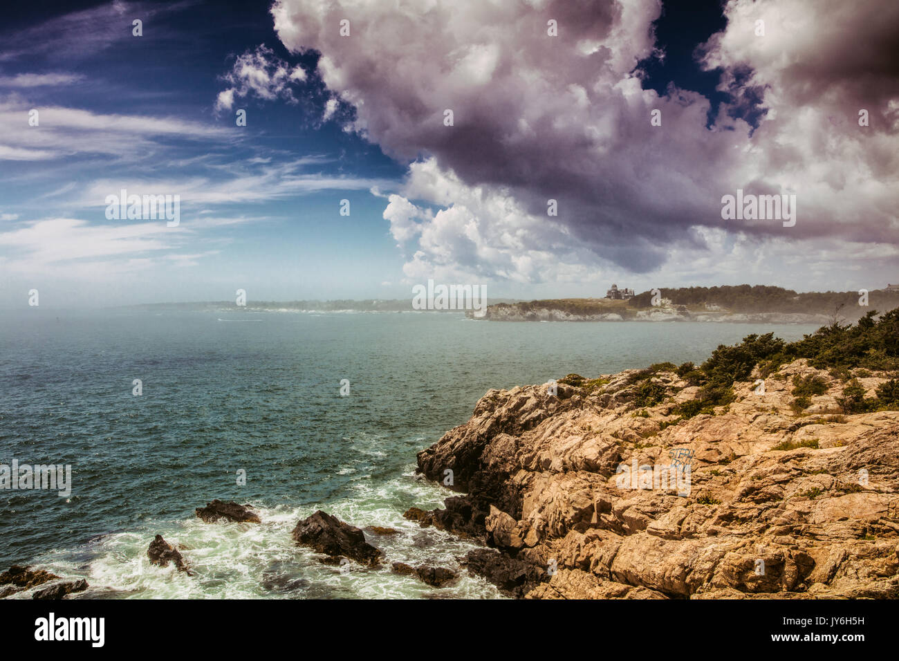 Heben Nebel weg von Fort Wetherill in Jamestown, RI. Stockfoto