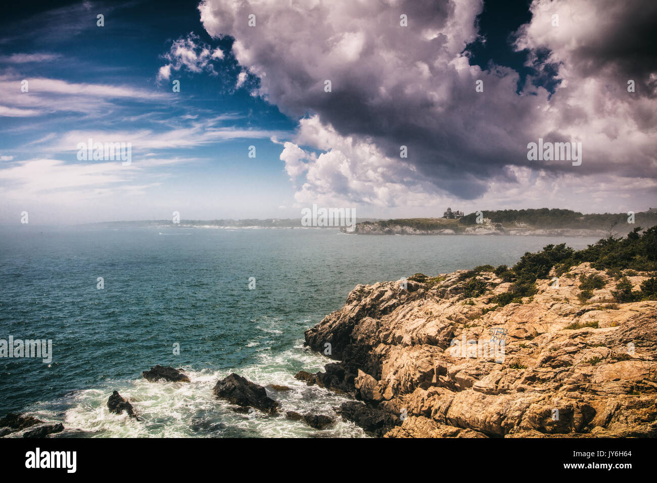 Heben Nebel weg von Fort Wetherill in Jamestown, RI. Stockfoto