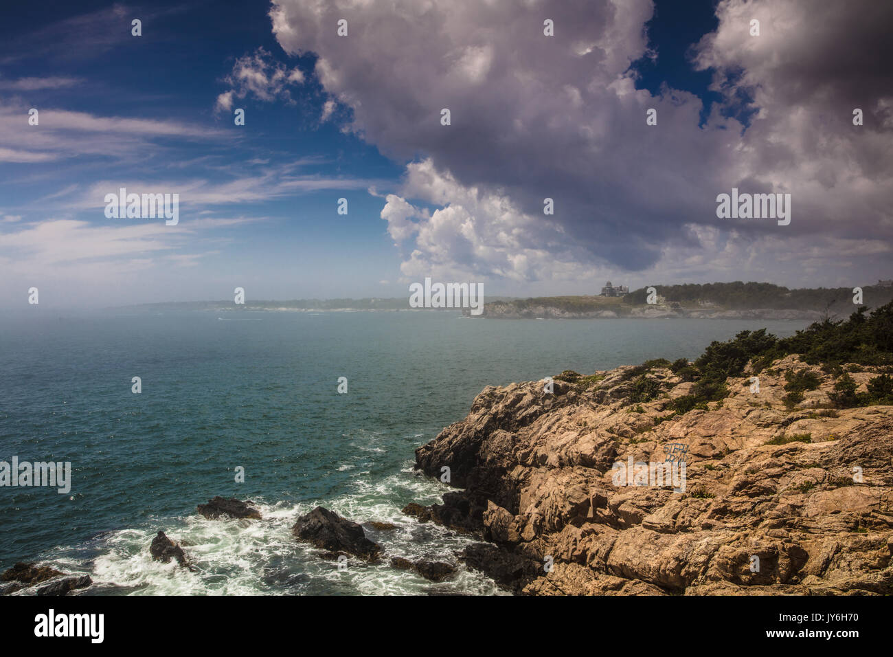 Heben Nebel weg von Fort Wetherill in Jamestown, RI. Stockfoto