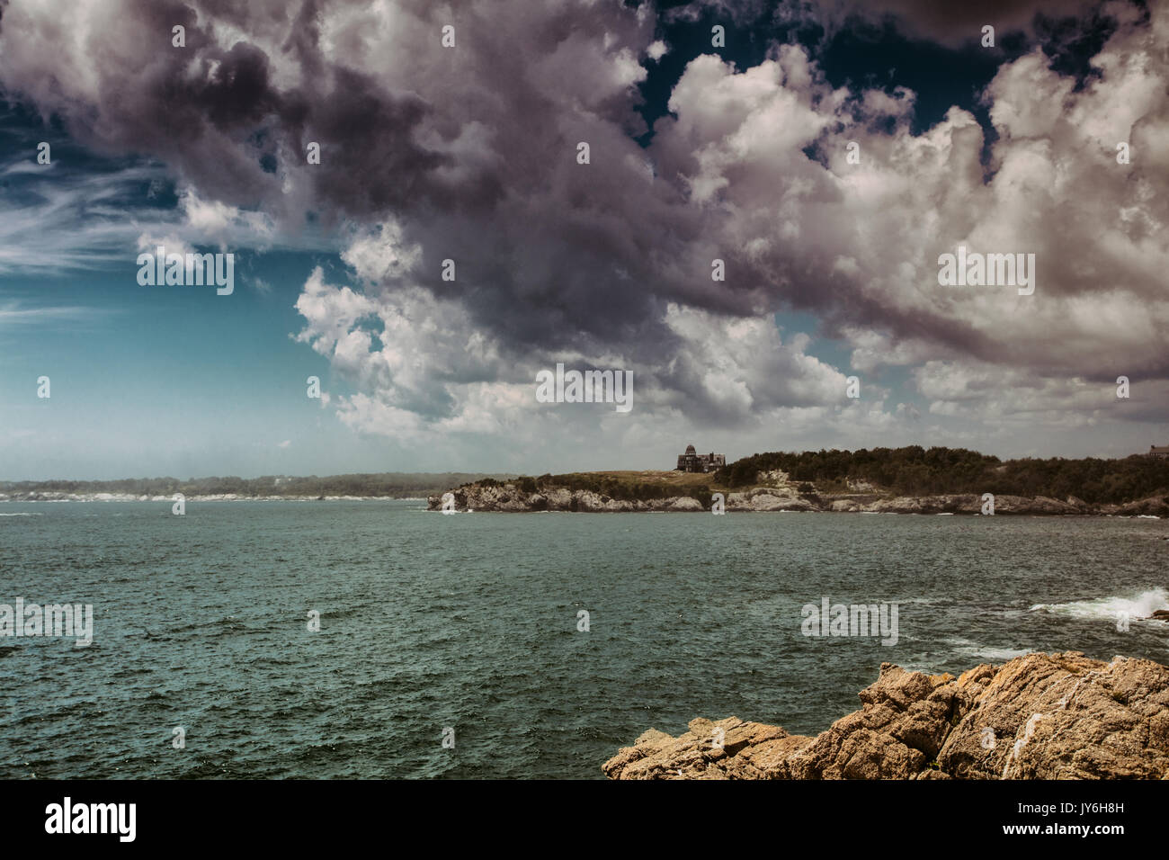 Heben Nebel weg von Fort Wetherill in Jamestown, RI. Stockfoto