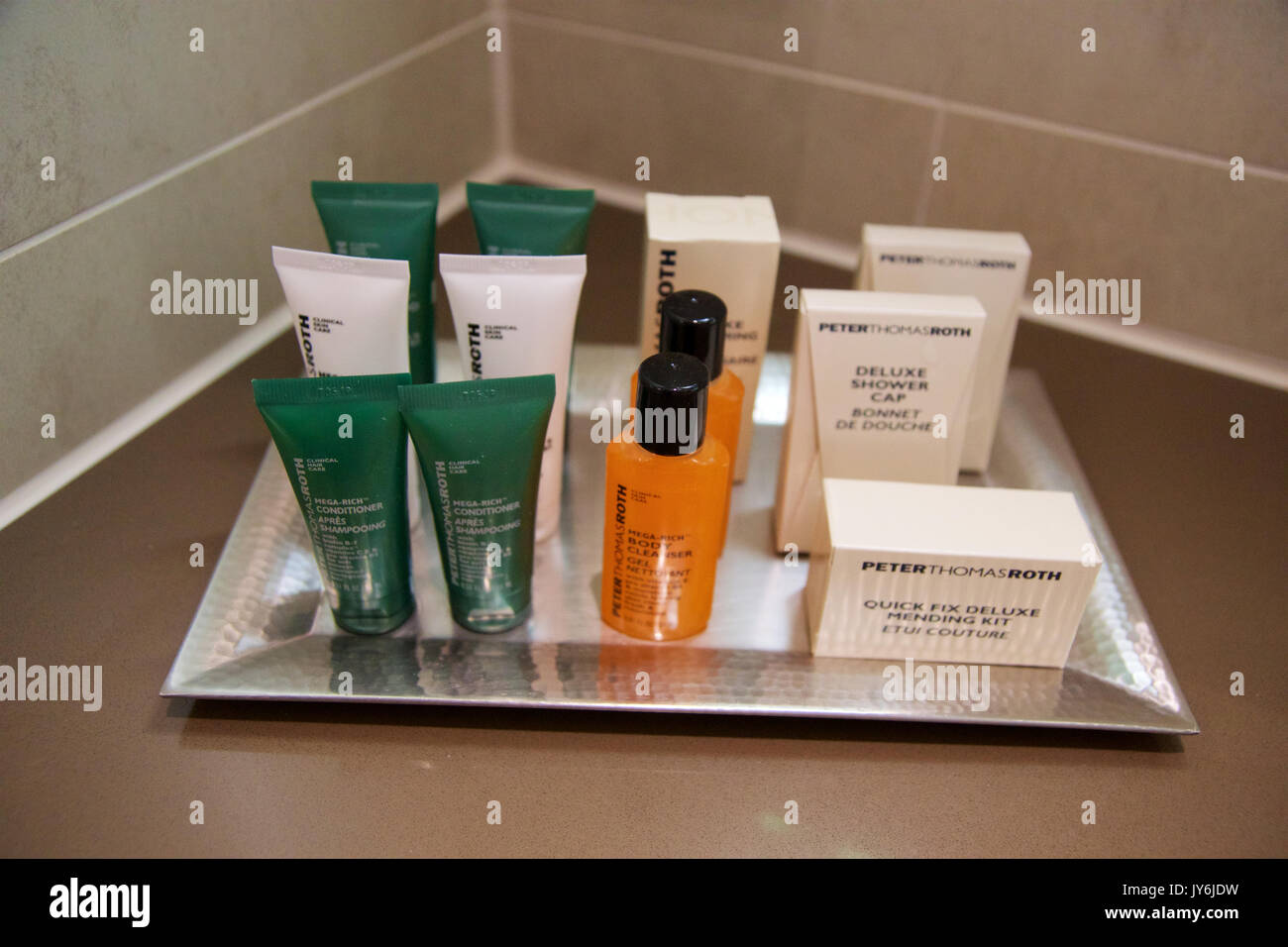 MAINZ, DEUTSCHLAND - May 7th, 2017: Dusche Annehmlichkeit in einem Luxushotel, ein Stück Seife, Shampoo und Body Lotion Stockfoto