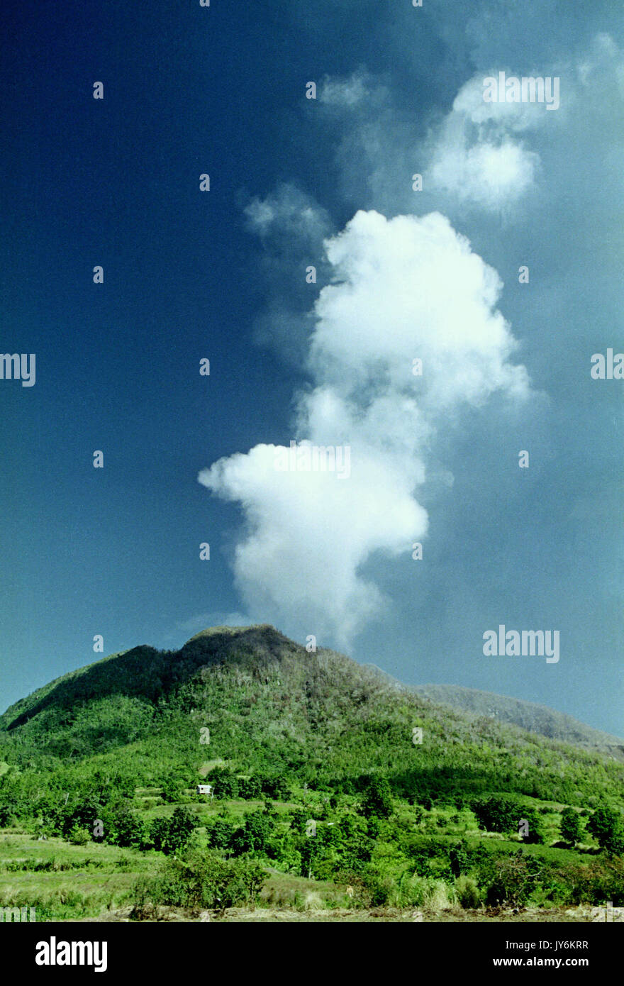 Montserrat, West Indies. Soufrière Hills Vulkan ausbrechenden Ende 1996 vor großen Eruptionen der Infrastruktur der Insel im Jahr 1997 zerstört. Stockfoto