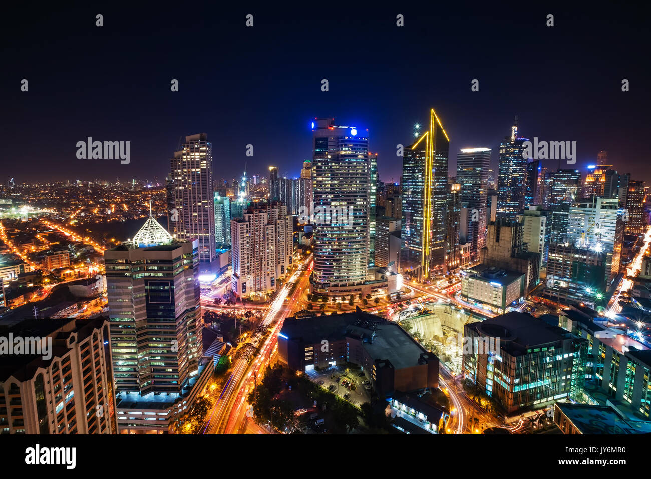 Makati Stadt bei Nacht Stockfoto