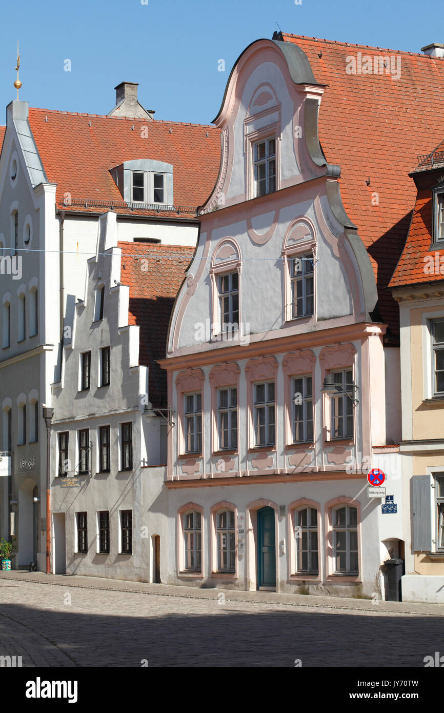 Alte Hauser In Der Altstadt Ingolstadt Oberbayern Bayern Deutschland Europa I Alte Hauser Fassaden Der Altstadt Ingoldstadt Bayern Deutsch Stockfotografie Alamy