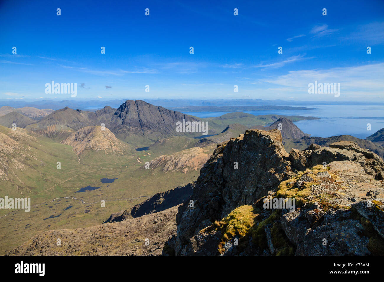 Die Ansicht beim Wandern bis Sgurr nan Gillean in die cullin Ridge in der Nähe von Sligachan auf die Isle of Skye Stockfoto