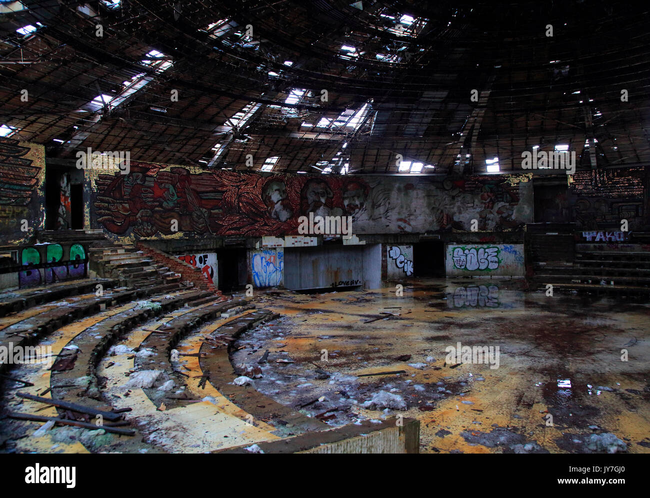 In verfallenden Buzludzha Denkmal ehemals kommunistischen Parteizentrale, Bulgarien Stockfoto