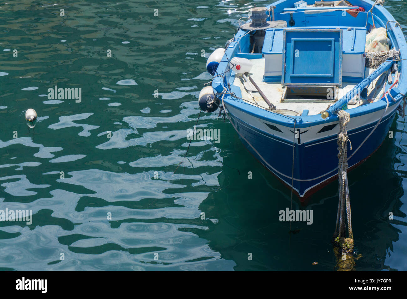 Kleine, rustikale Fischerboot Stockfoto