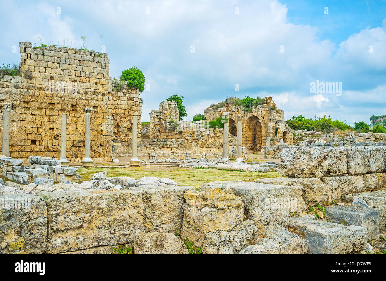 Die Ruinen von Palaestra in Perge, archäologische Stätte von erhaltenen anatolischen Stadt, Antalya, Türkei. Stockfoto