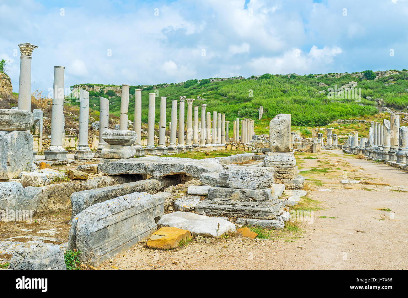 Die archäologische Stätte von Perge mit Ruinen der alten anatolischen Stadt, der Hauptstadt von pamphylien Secunda, Türkei. Stockfoto