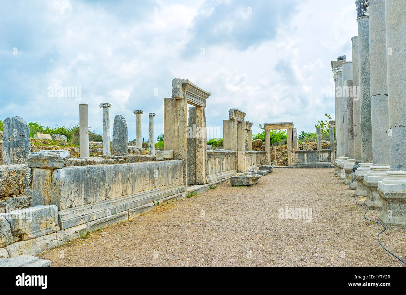Das Gebiet der ruiniert Tyche Tempel (Tholos) in Perge archäologische Stätte, Antalya, Türkei. Stockfoto