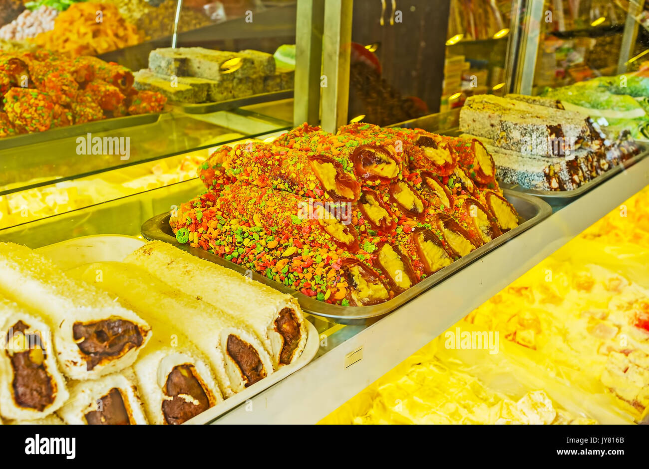 Traditionelles türkisches Dessert - rahat Lokum, auch bekannt als Turkish Delight im Schaufenster der Süßwaren Shop von Side Resort, Türkei. Stockfoto