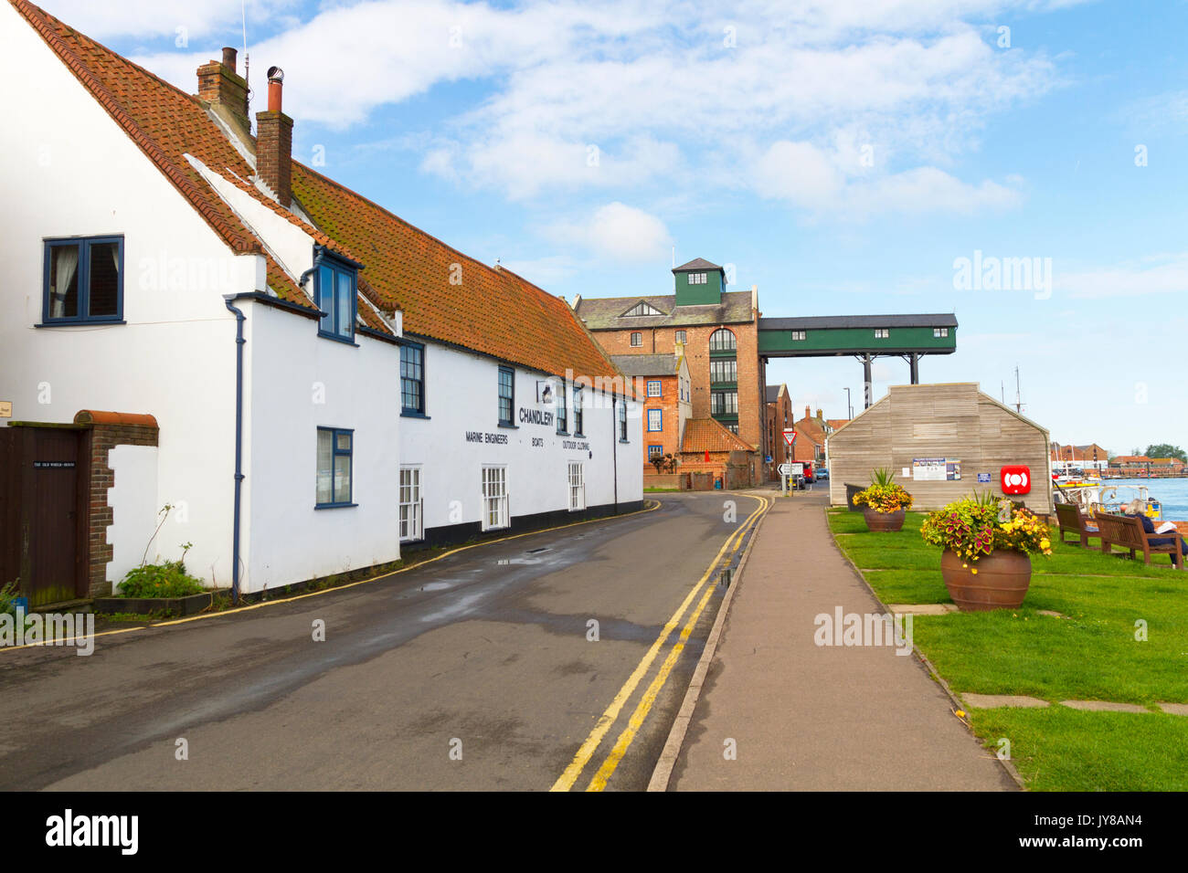 Gebäude entlang der Strandpromenade in Brunnen neben dem Meer Norfolk Stockfoto