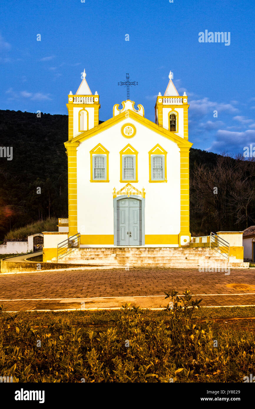 Nossa Senhora da Lapa Kirche, 1806 in Ribeirao da Ilha Bezirk gegründet, am Abend. Florianopolis, Santa Catarina, Brasilien. Stockfoto