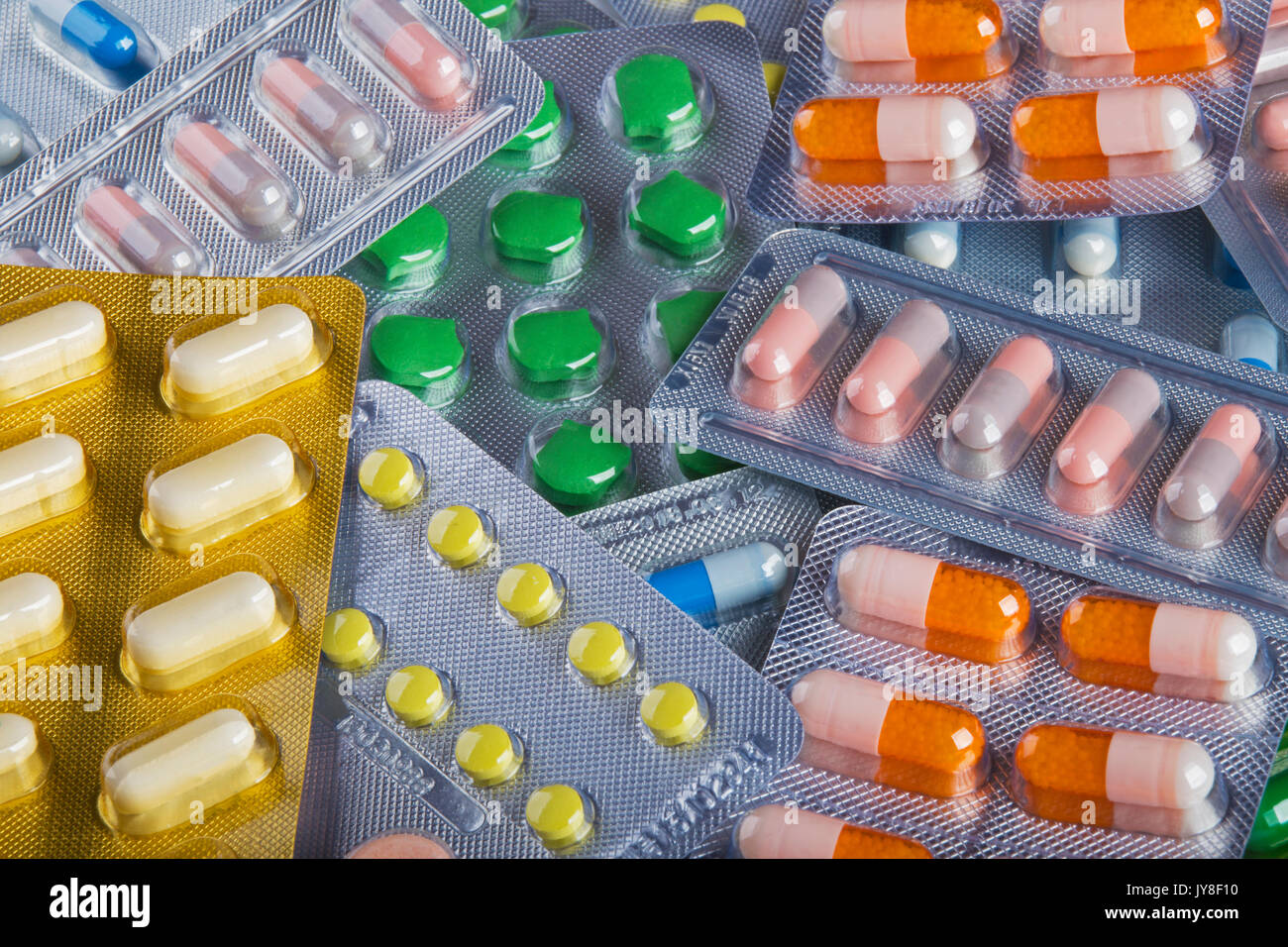 Hintergrund Collage aus bunten Pillen und Kapseln der modernen Medizin. Ein Konzept Fortschritt in der modernen Medizin zu zeigen Stockfoto