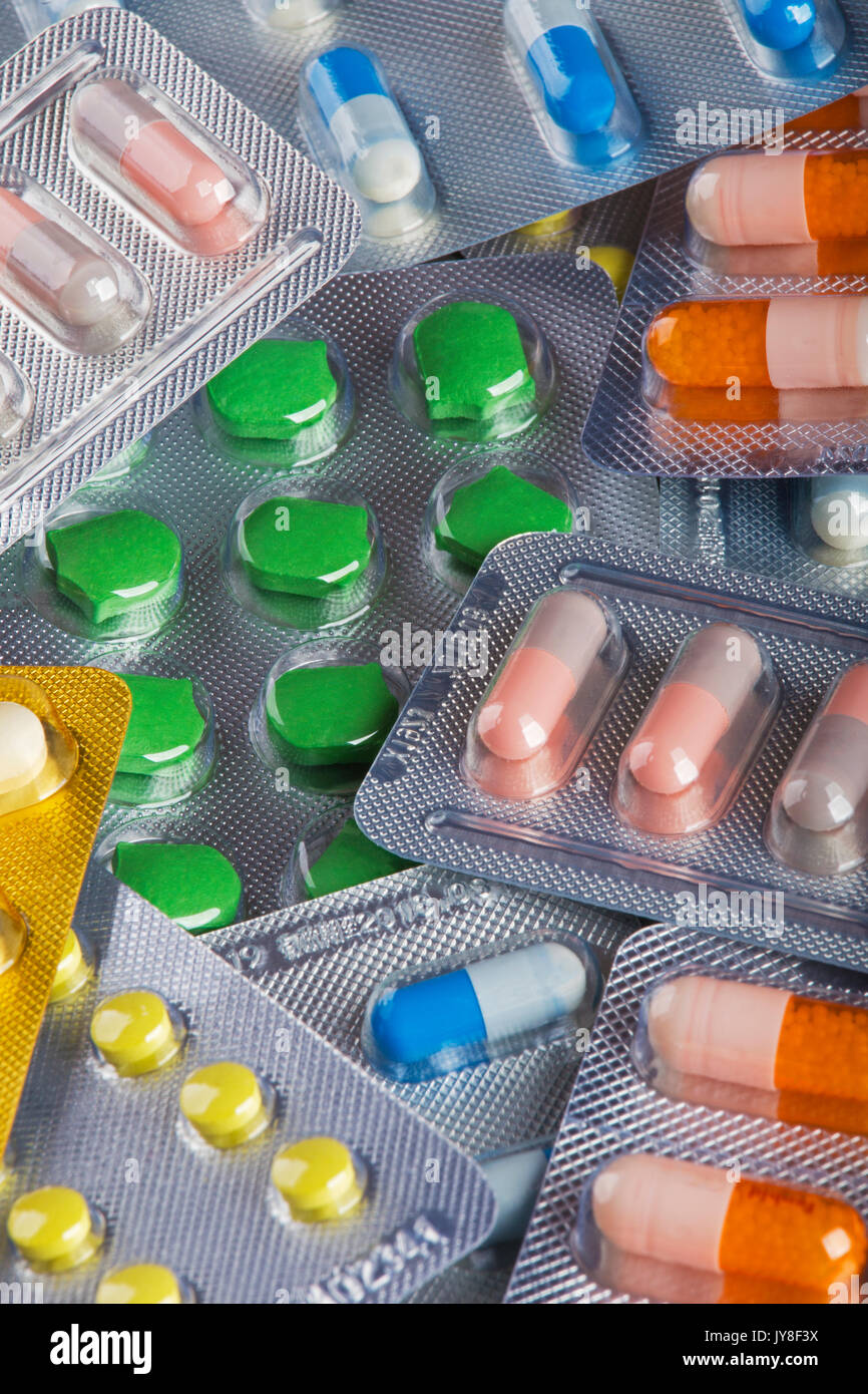Hintergrund Collage aus bunten Pillen und Kapseln der modernen Medizin. Ein Konzept Fortschritt in der modernen Medizin zu zeigen Stockfoto