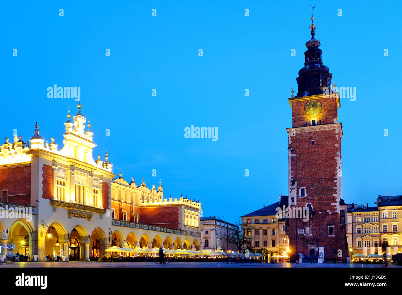 Tuchhalle und Town Hall Clock Tower, Krakau, Polen Stockfoto