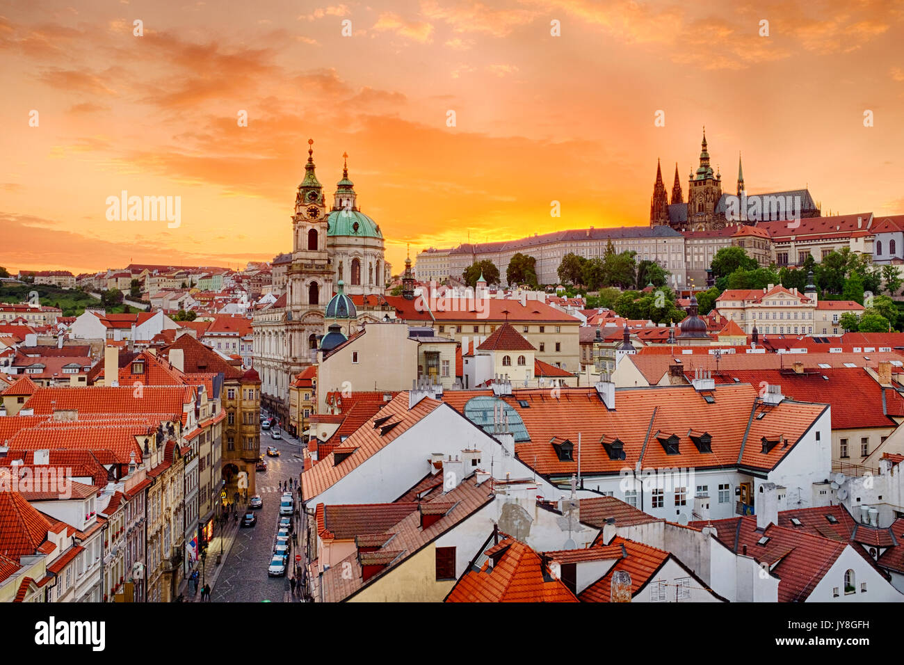 Ansicht der Mala Strana Viertel bei Sonnenuntergang, Prag, Tschechische Republik Stockfoto